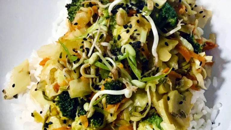 Lil Urban Farm's Recipe for an easy and tasty Veggie Stir Fry with Fresh Cabbage from the Garden and Mung-Bean sprouts