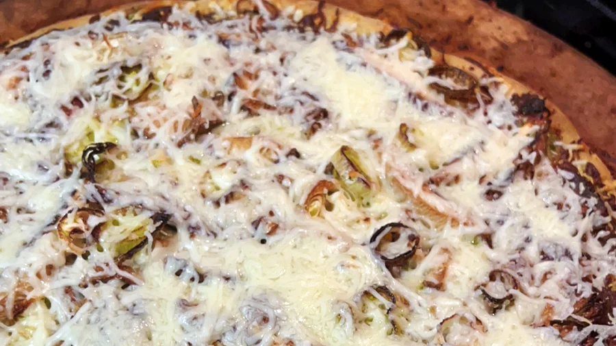 Lil Urban Farm's Recipe for Wild Pesto Pizza with Mushrooms and Leeks.